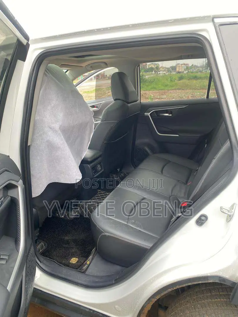Toyota RAV4 2023 White