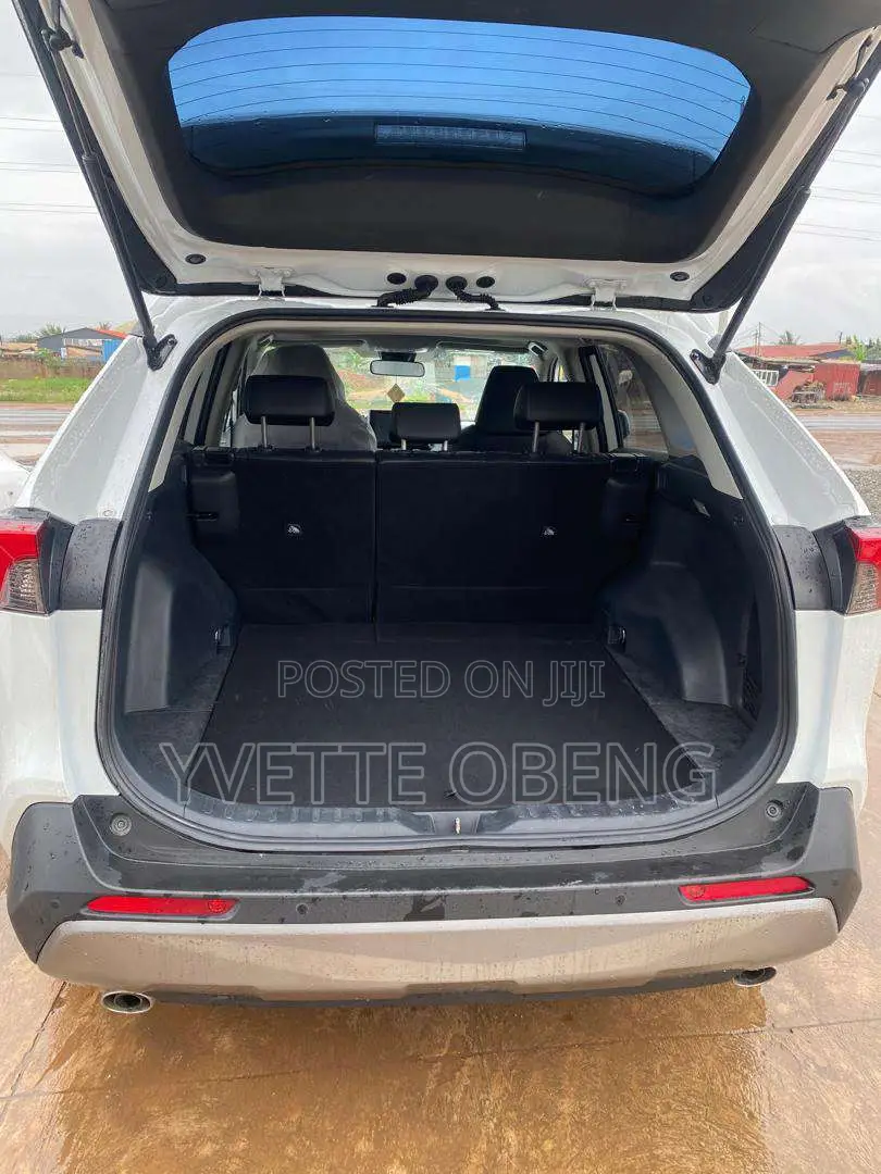 Toyota RAV4 2023 White