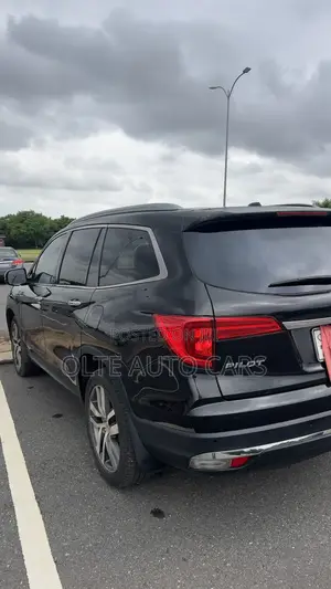 Honda Pilot Touring 4dr SUV 4WD (3.5L 6cyl 9A) 2017 Black