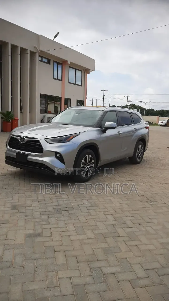 Toyota Highlander XLE AWD 2023 Silver