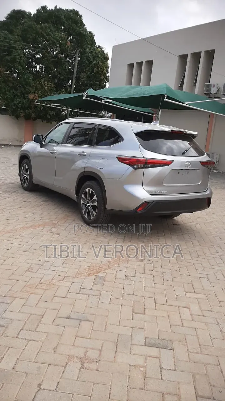 Toyota Highlander XLE AWD 2023 Silver