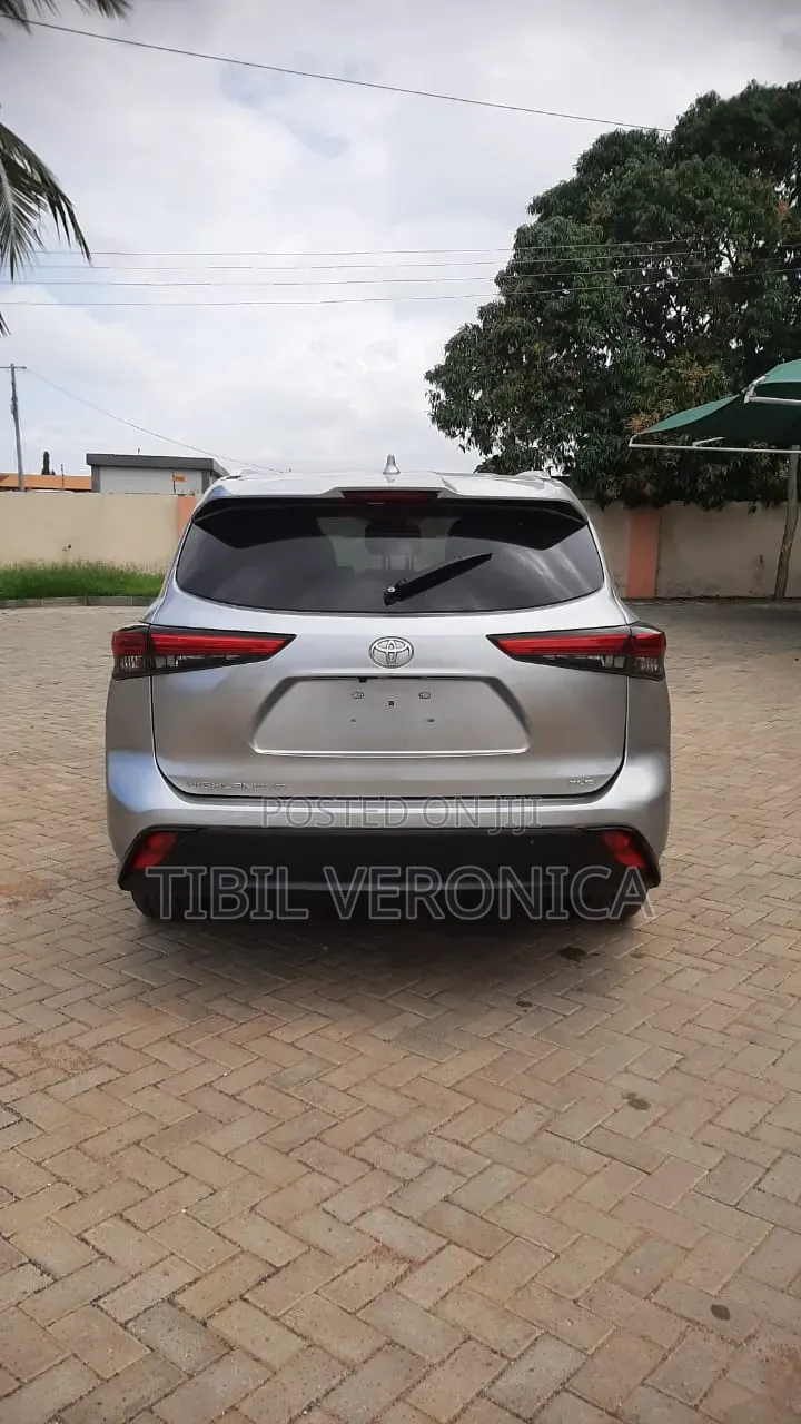 Toyota Highlander XLE AWD 2023 Silver