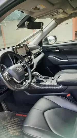 Toyota Highlander XLE AWD 2023 Silver