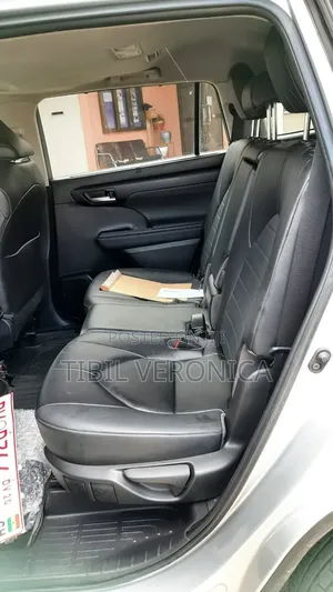 Toyota Highlander XLE AWD 2023 Silver