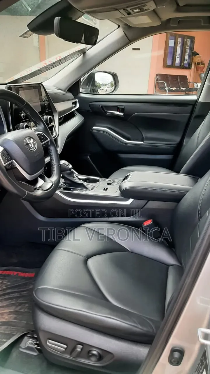 Toyota Highlander XLE AWD 2023 Silver
