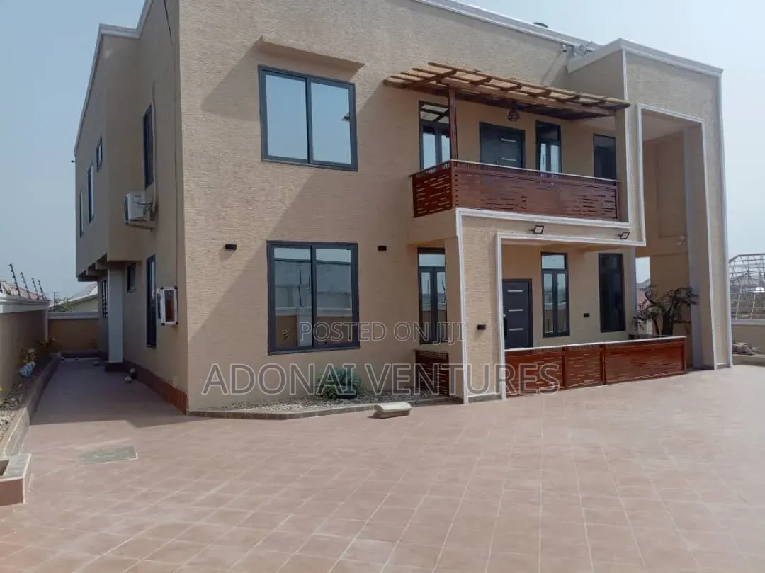 4bdrm House in Tafo Mamponteng, Kumasi Metropolitan for sale