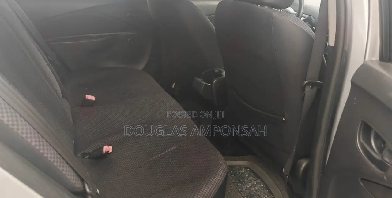 Toyota Yaris 2010 Silver