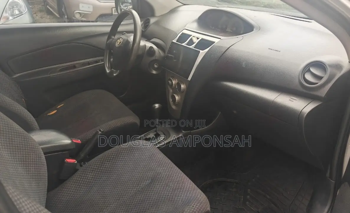 Toyota Yaris 2010 Silver