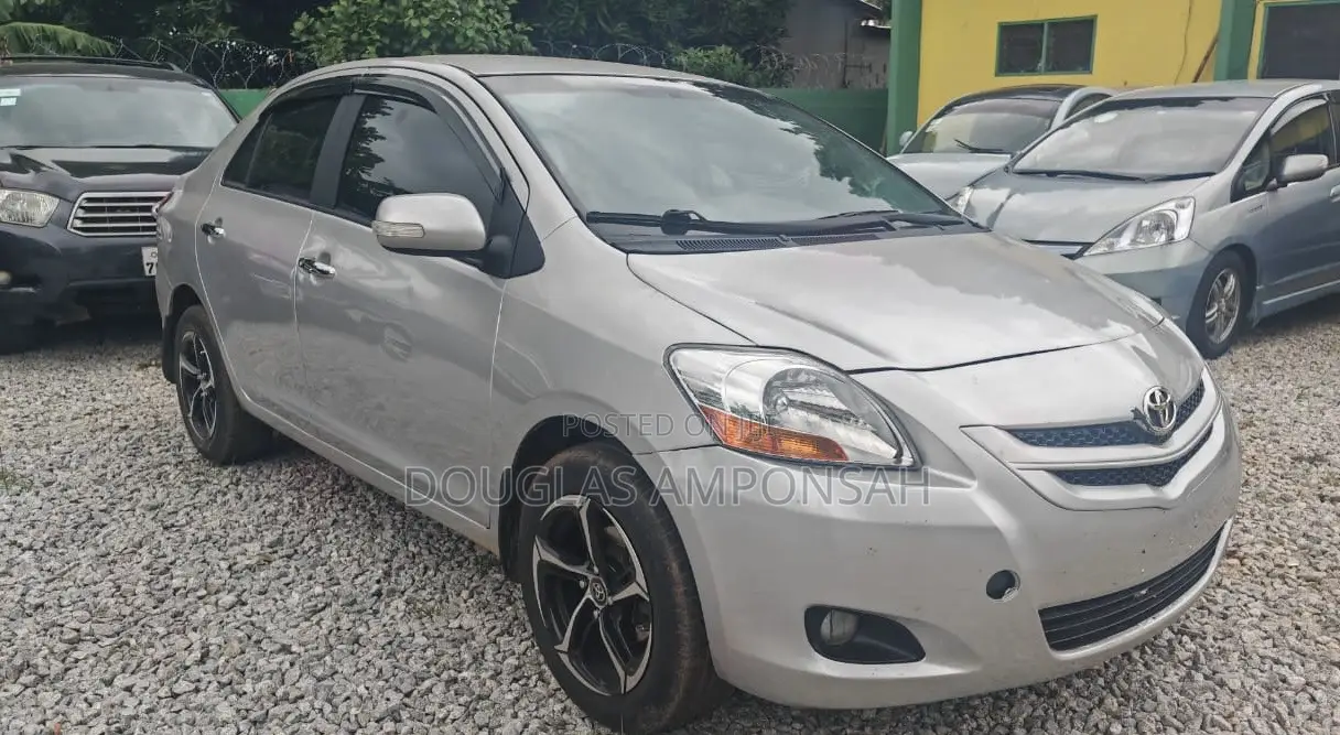 Toyota Yaris 2010 Silver