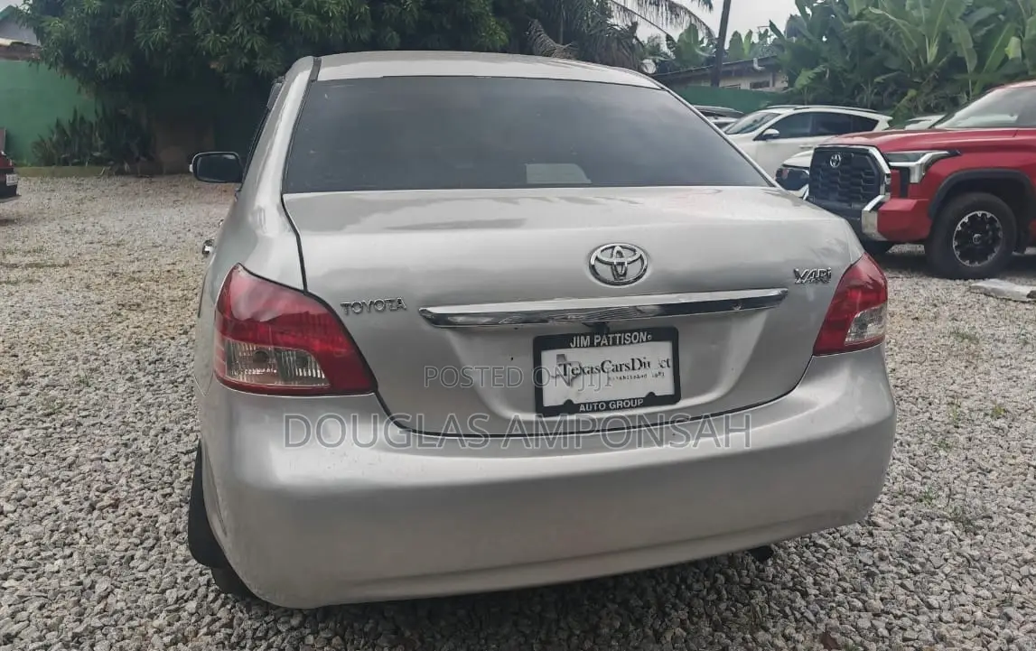 Toyota Yaris 2010 Silver