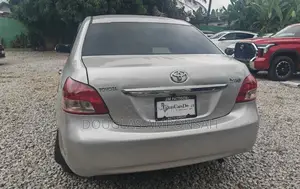Toyota Yaris 2010 Silver