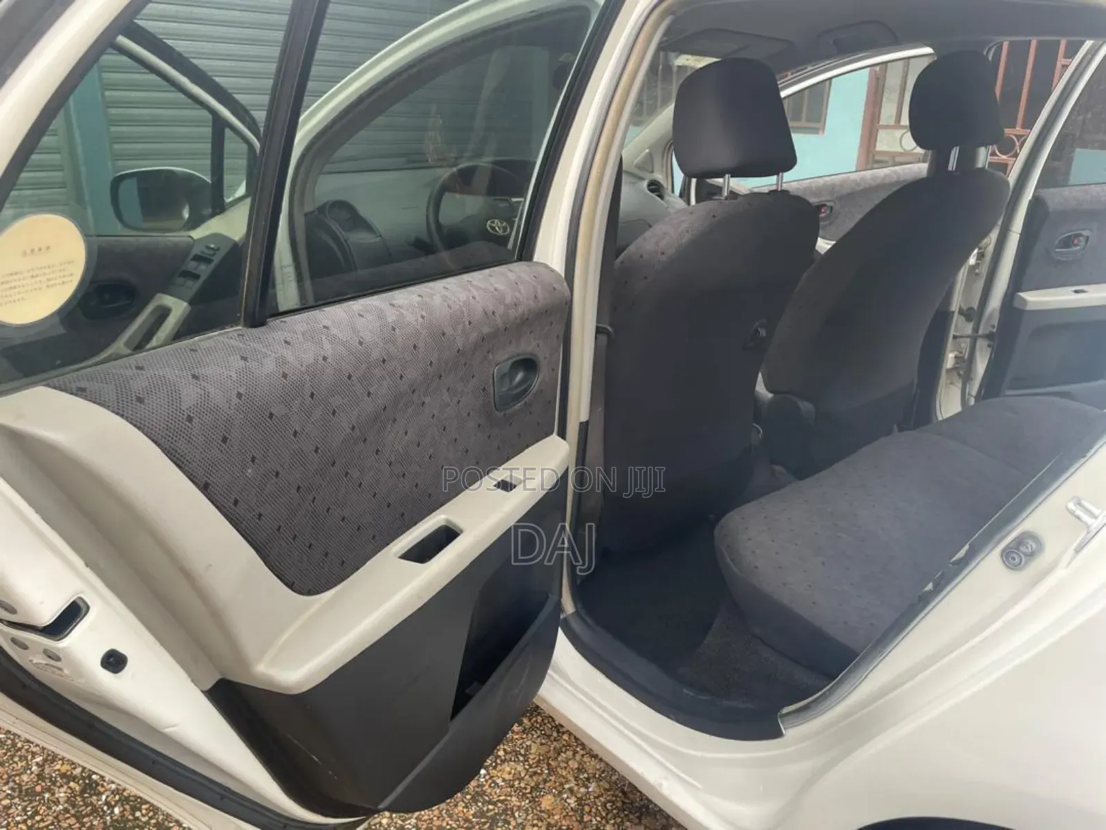 Toyota Vitz 1.3 FWD 3dr 2010 White