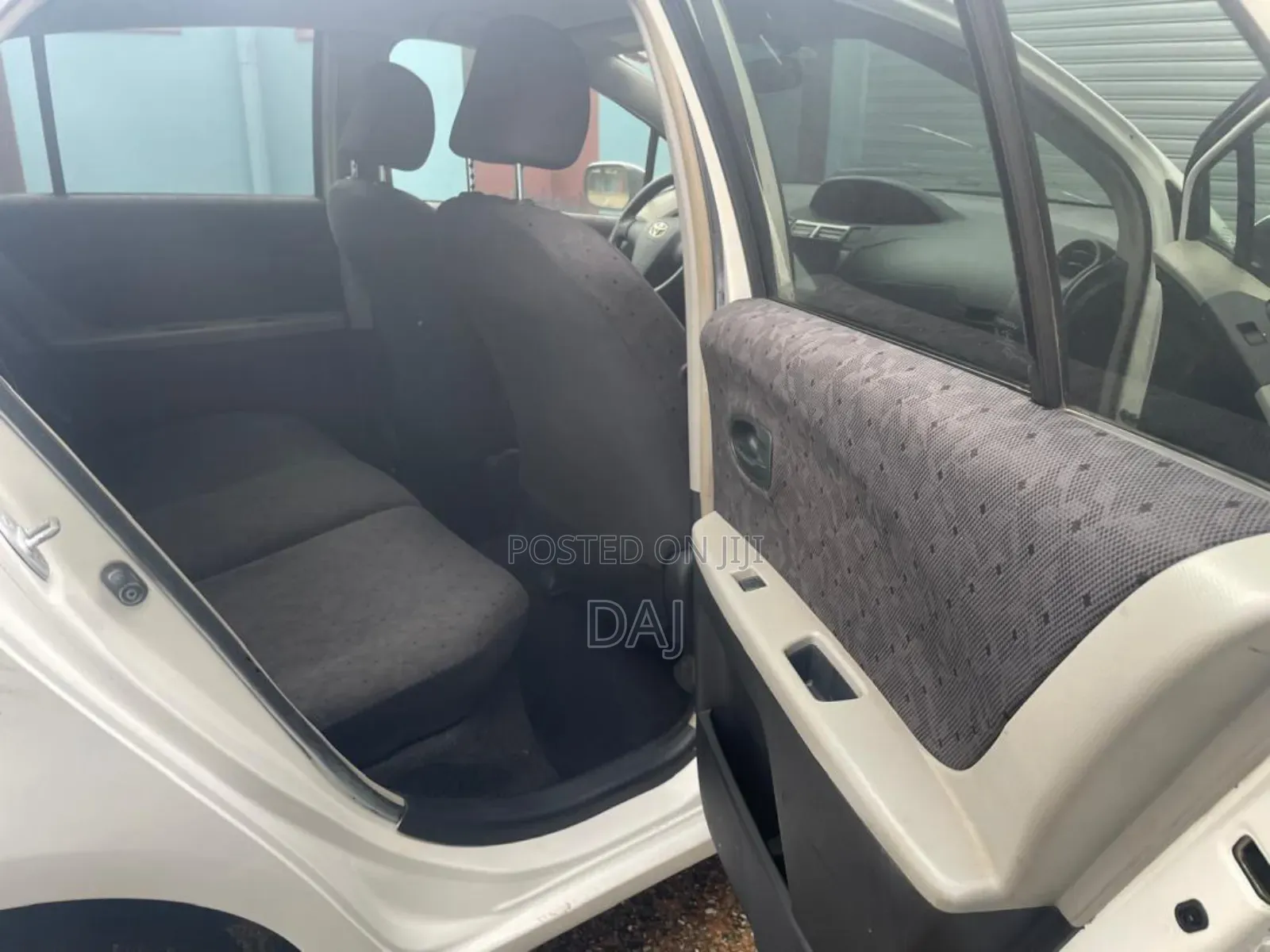 Toyota Vitz 1.3 FWD 3dr 2010 White