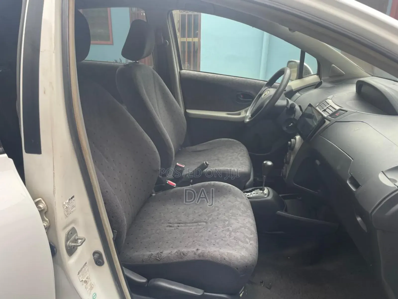 Toyota Vitz 1.3 FWD 3dr 2010 White