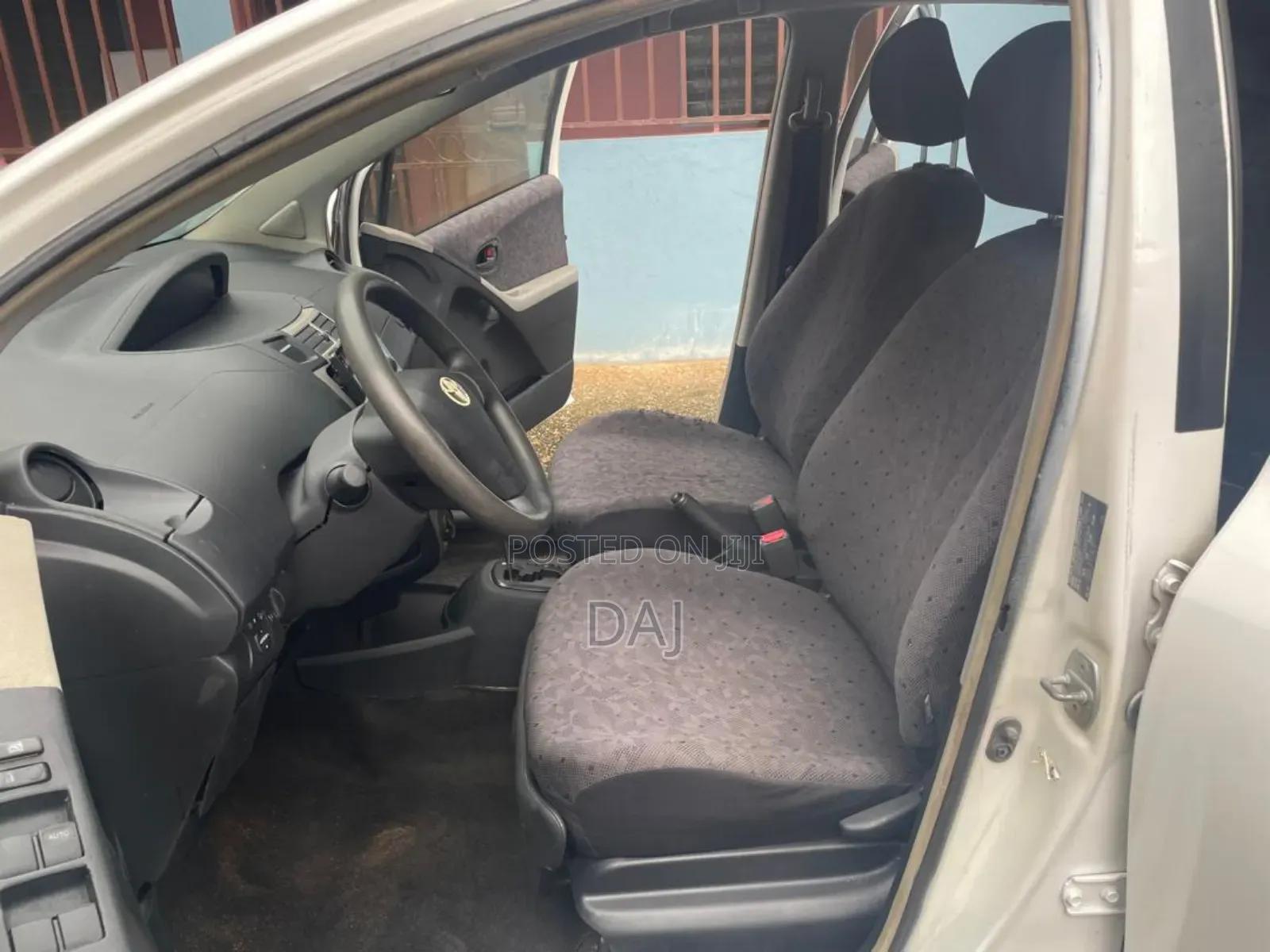 Toyota Vitz 1.3 FWD 3dr 2010 White