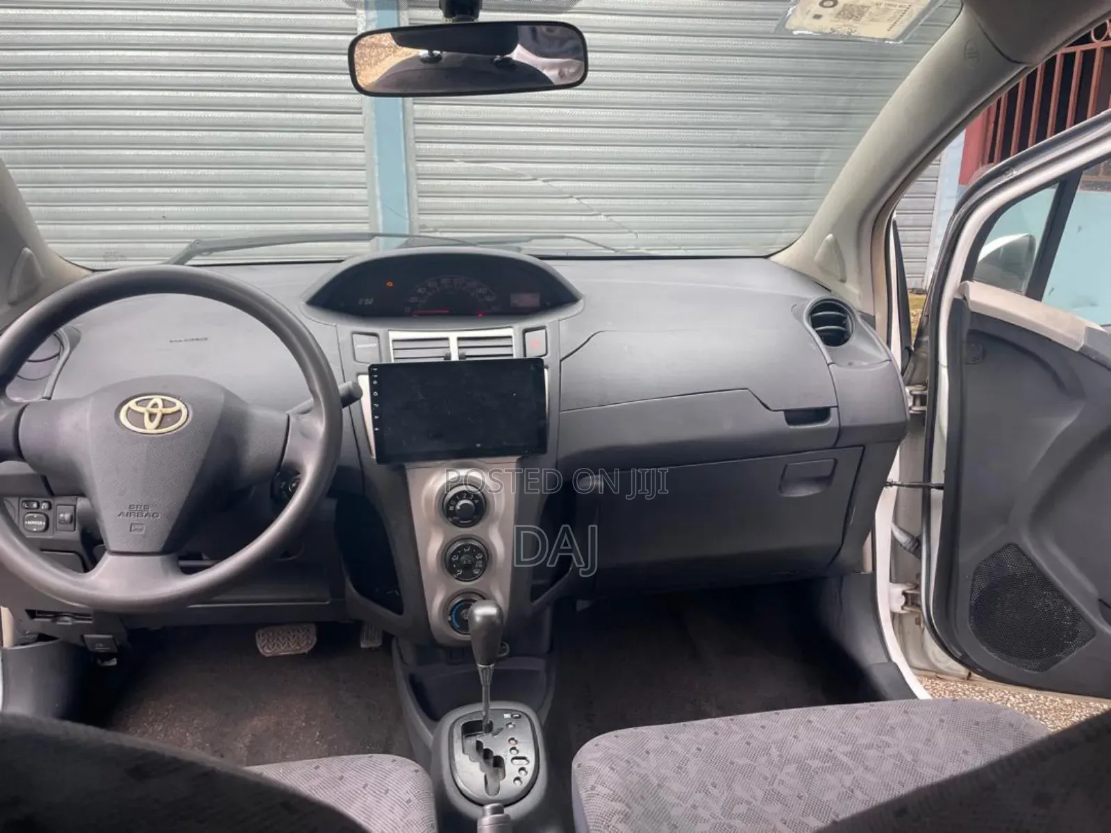 Toyota Vitz 1.3 FWD 3dr 2010 White