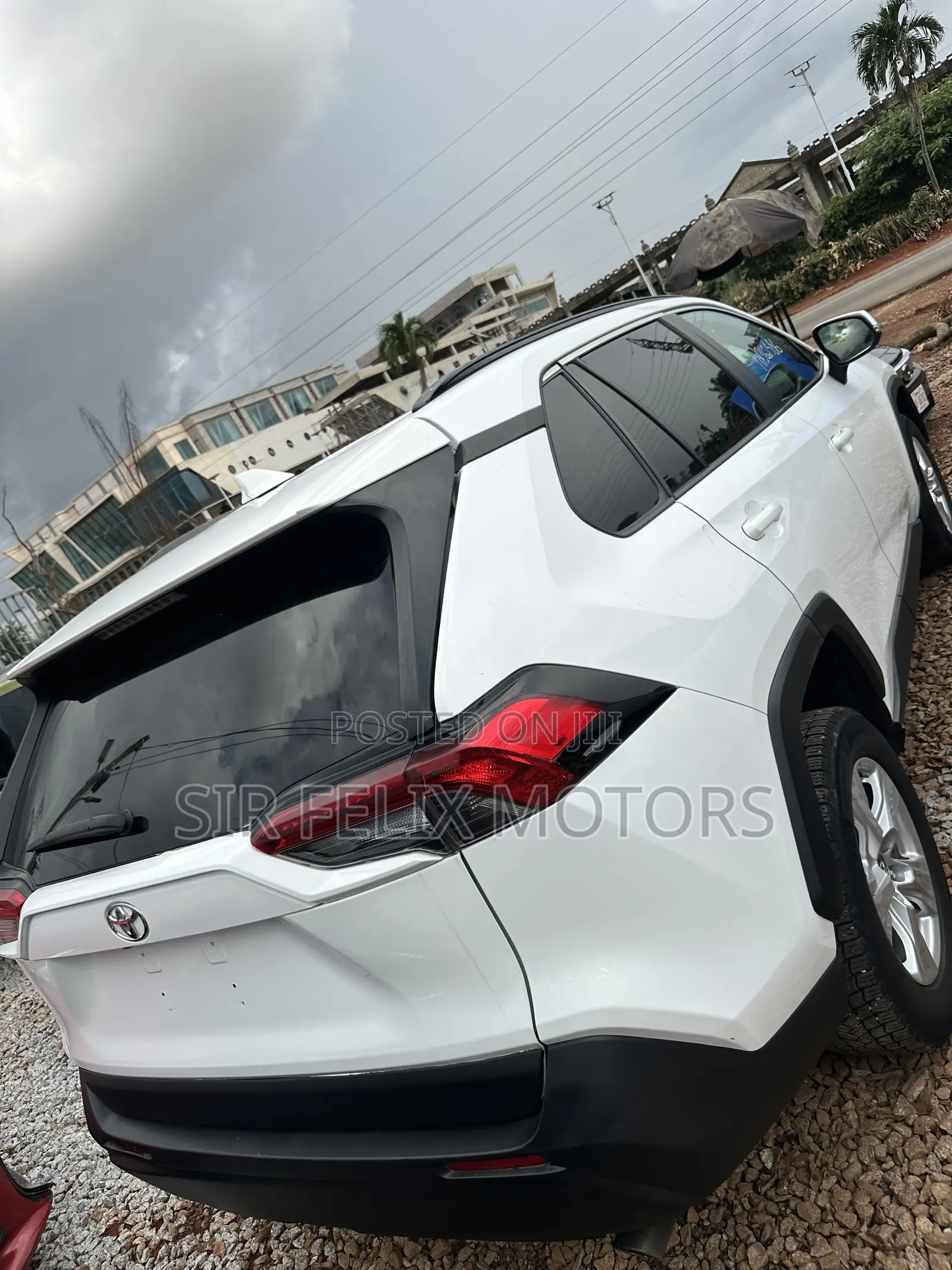 Toyota RAV4 LE AWD 2019 White