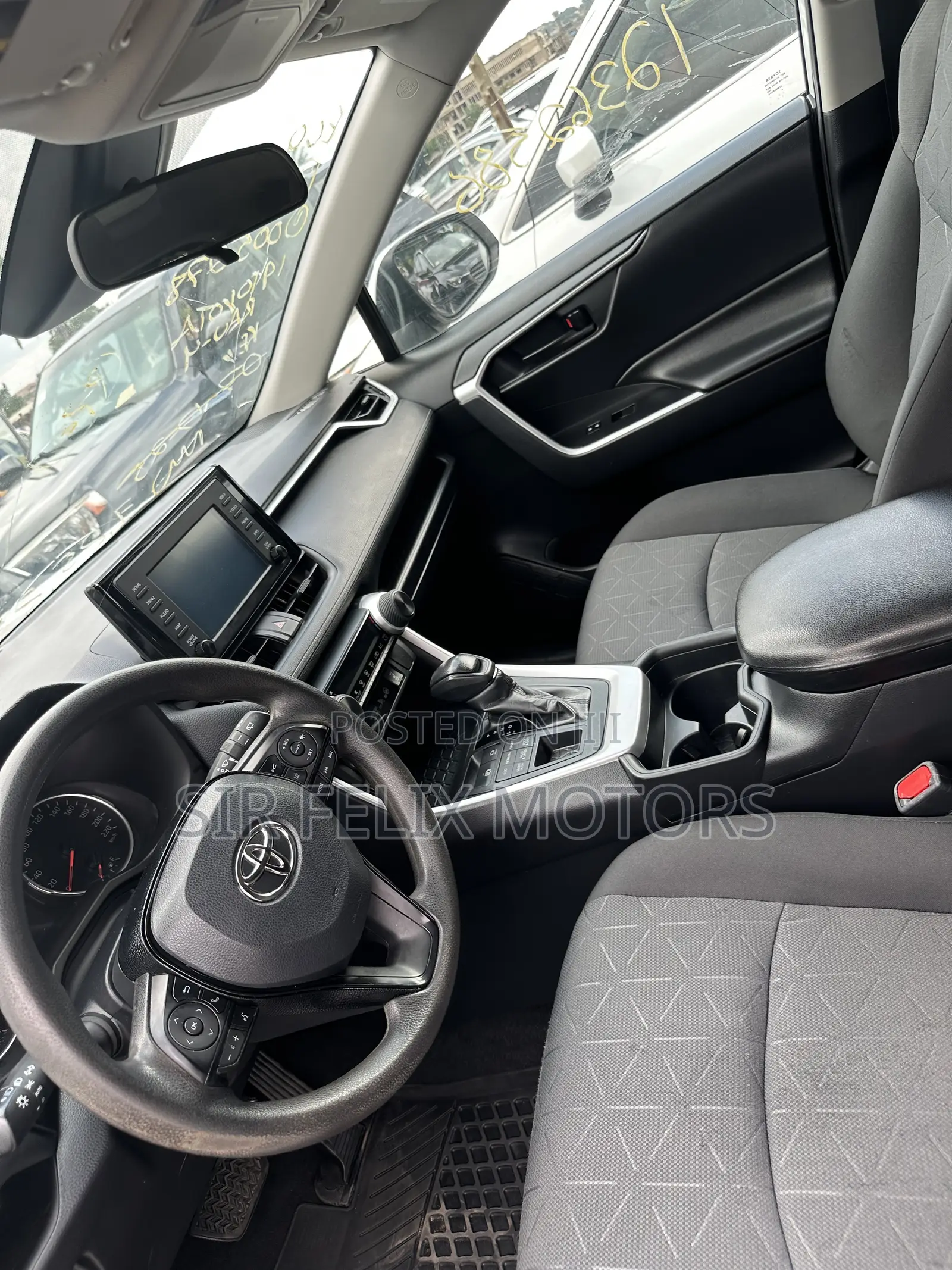 Toyota RAV4 LE AWD 2019 White