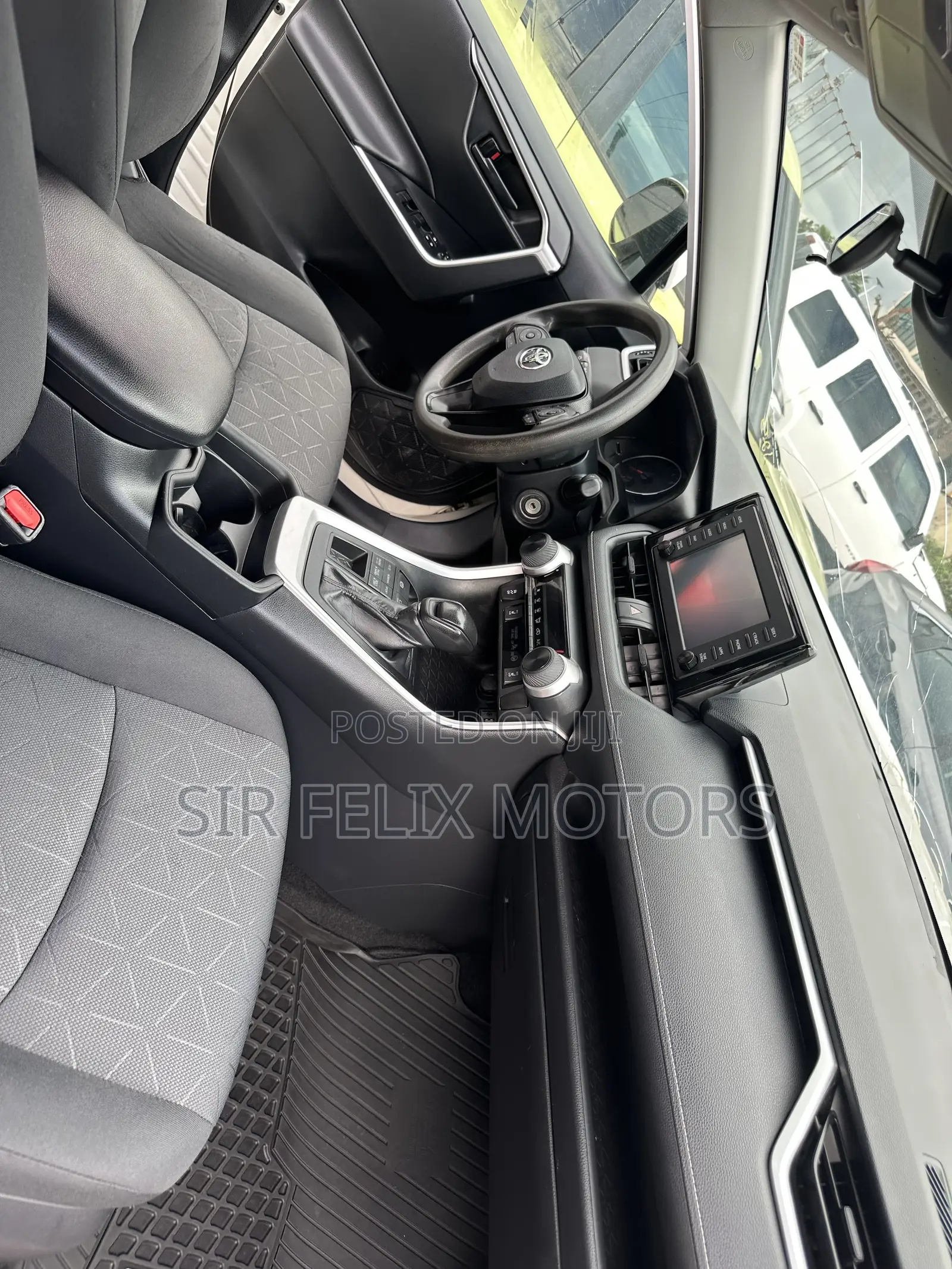 Toyota RAV4 LE AWD 2019 White