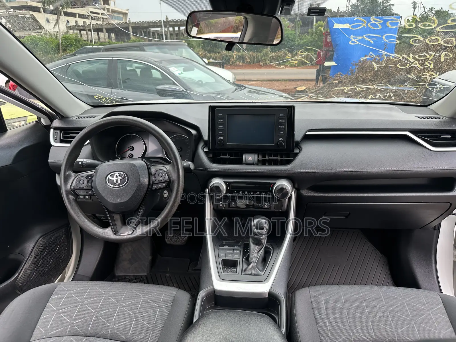 Toyota RAV4 LE AWD 2019 White