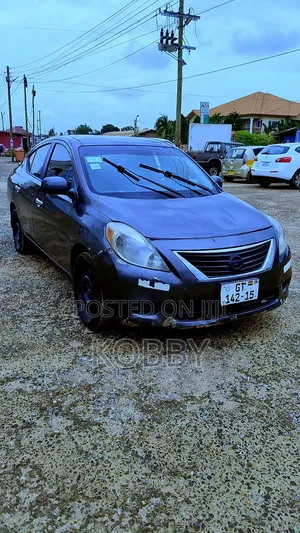 Nissan Versa 2015 Gray
