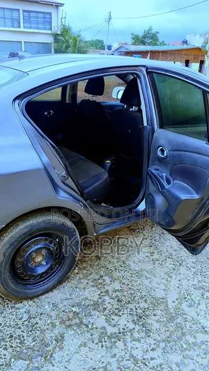 Nissan Versa 2015 Gray