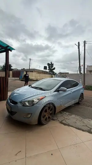Hyundai Elantra Limited Sedan FWD (1.8L 4cyl 6A) 2013 Blue