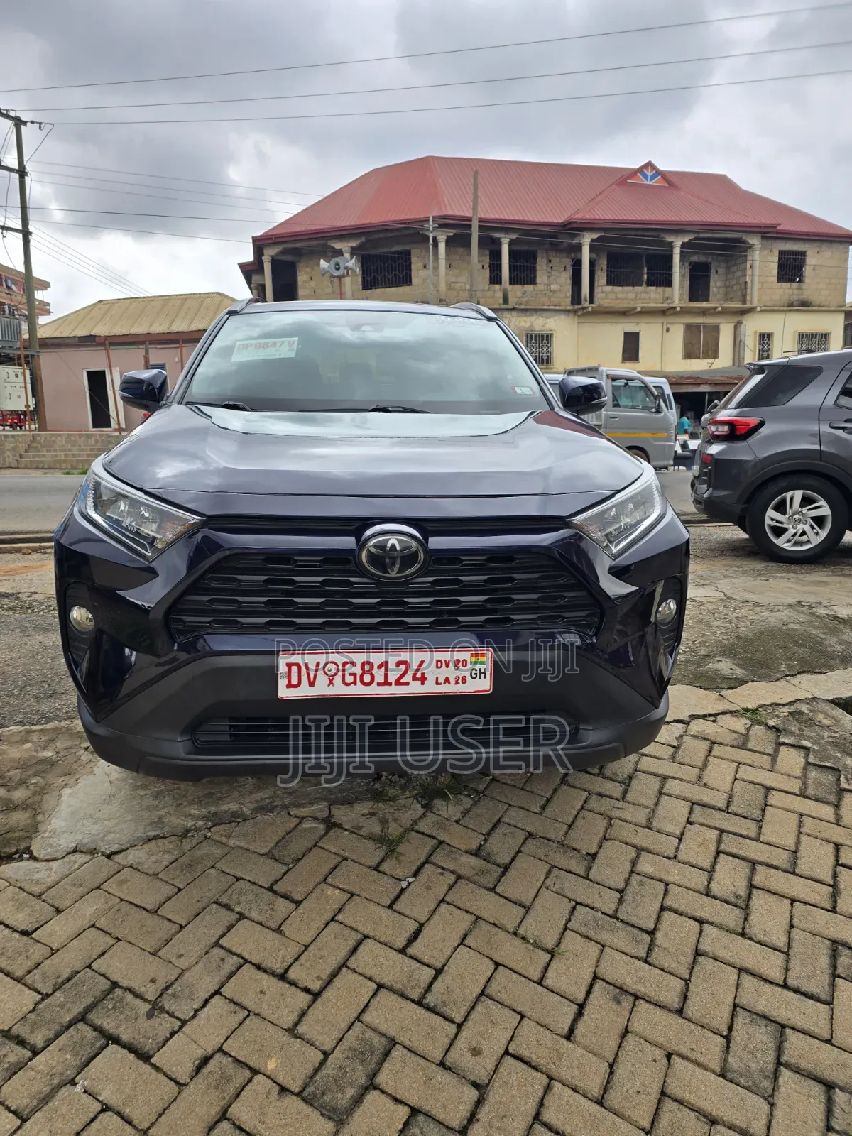 Toyota RAV4 XLE 2021 Blue