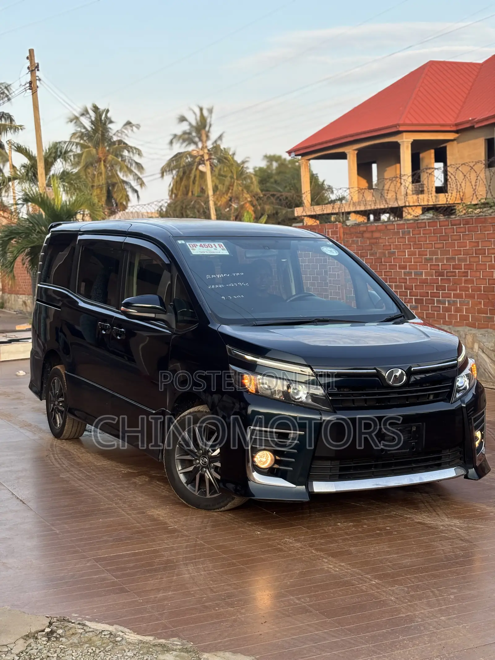 Toyota Voxy 2015