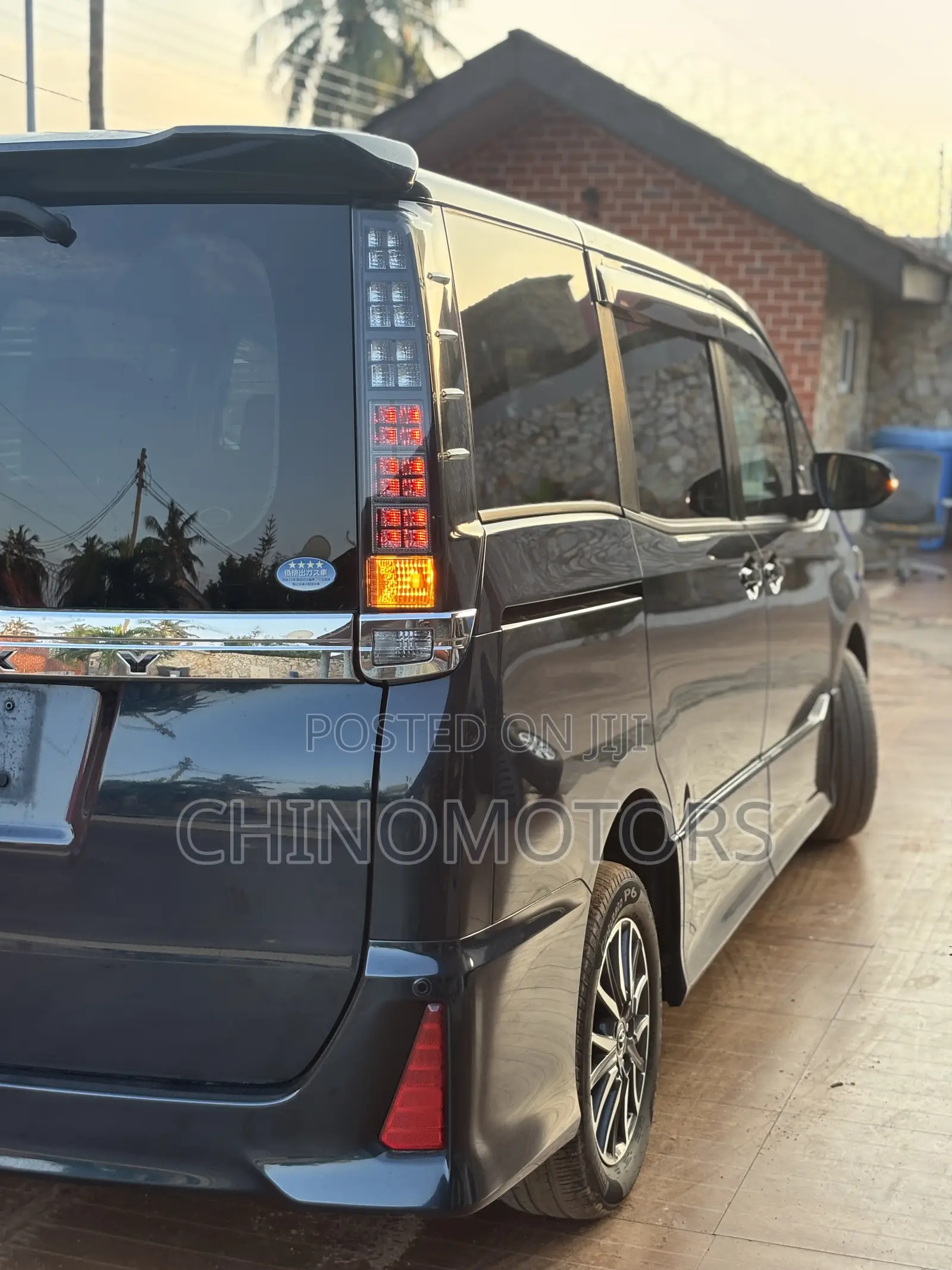Toyota Voxy 2015