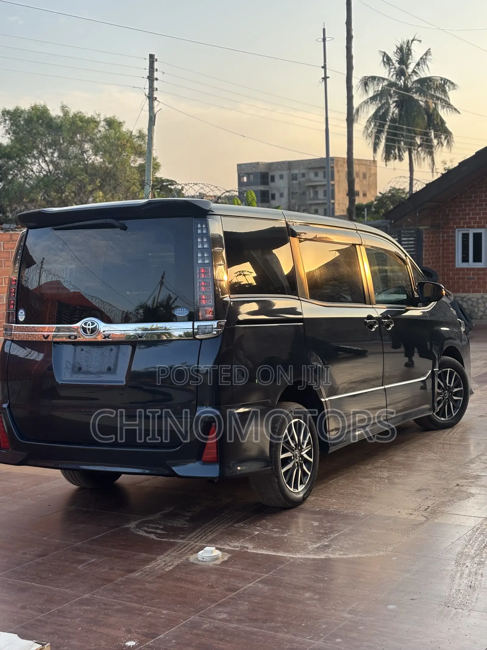 Toyota Voxy 2015