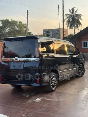Toyota Voxy 2015