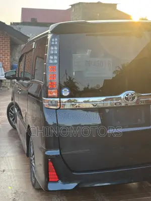 Toyota Voxy 2015