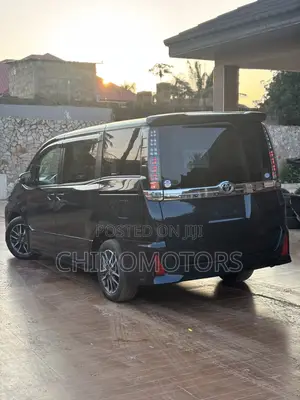 Toyota Voxy 2015