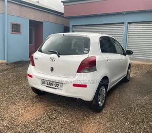 Toyota Vitz 2010 White