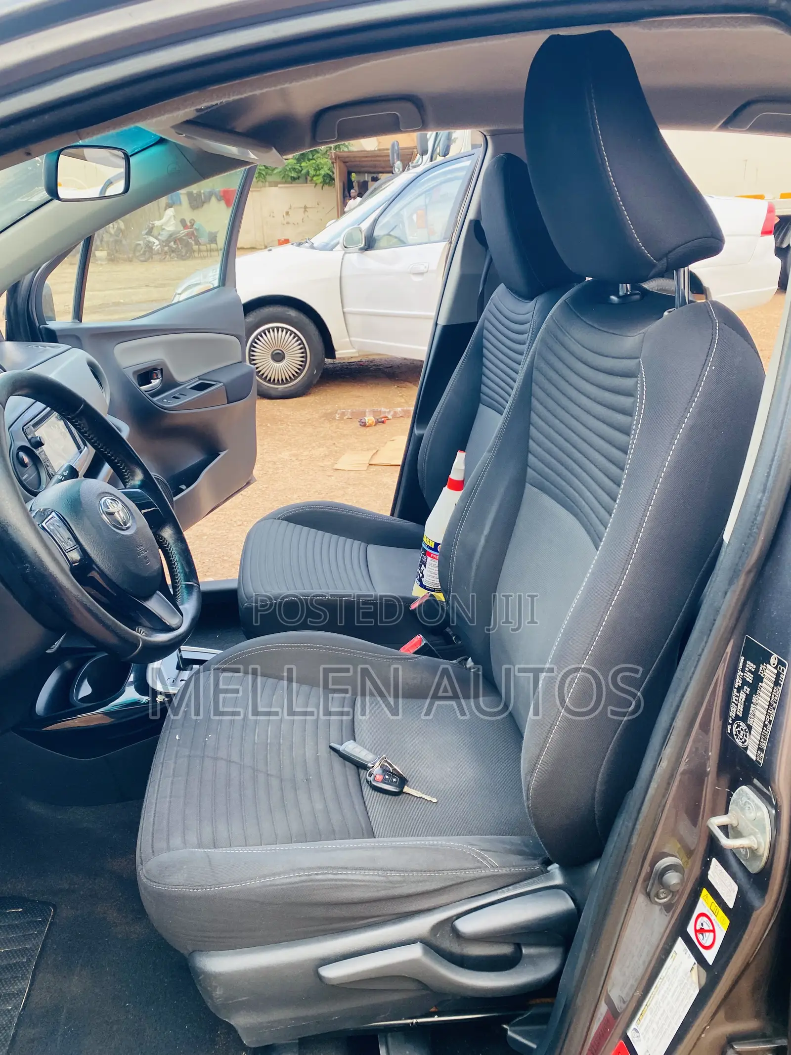 Toyota Yaris LE Hatchback 5dr 2016