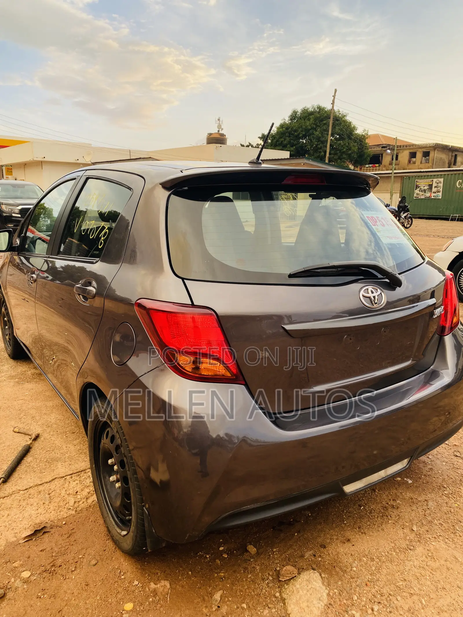 Toyota Yaris LE Hatchback 5dr 2016
