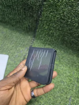 Samsung Galaxy Zflip 5/ Zflip 6 Frosted Black Transparent Case