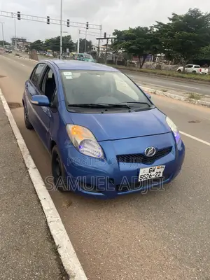 Toyota Vitz 2010 Blue