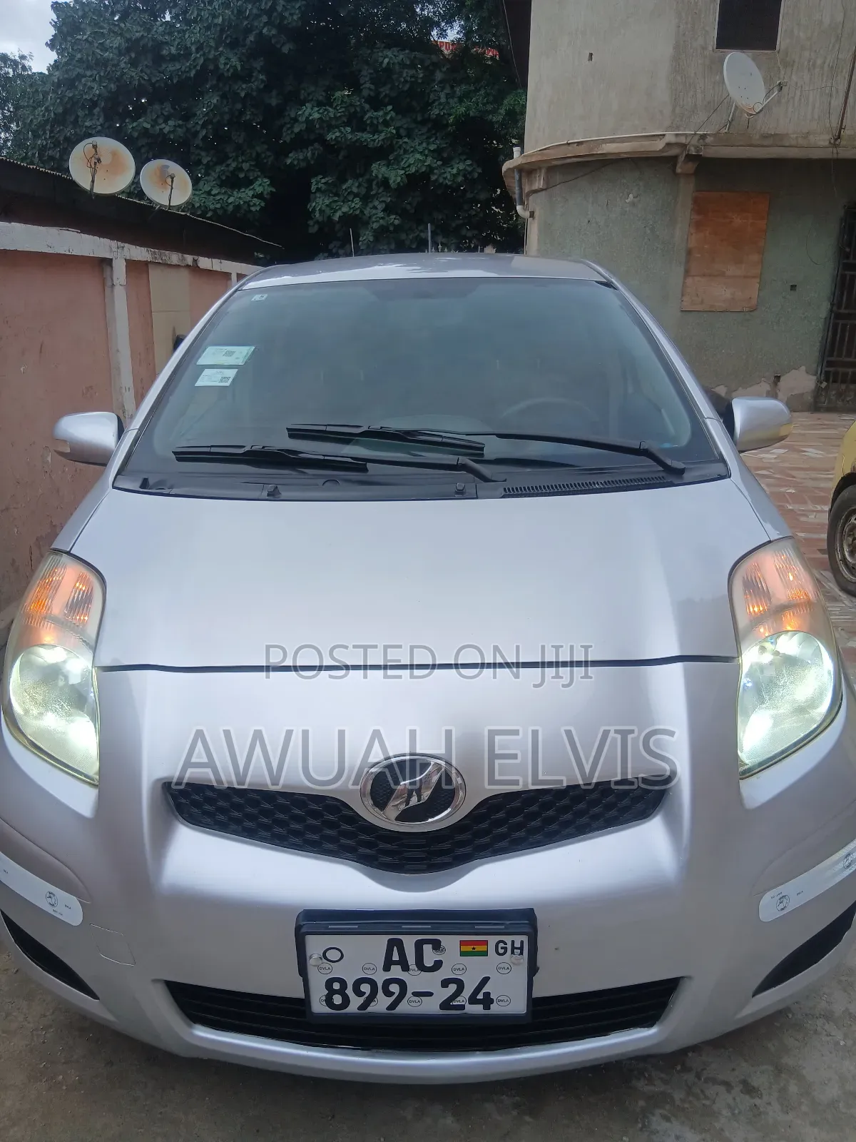 Toyota Vitz 2009 Silver