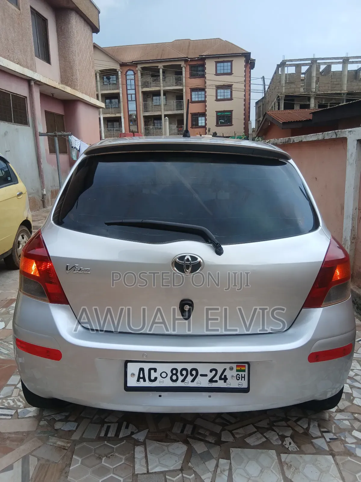 Toyota Vitz 2009 Silver