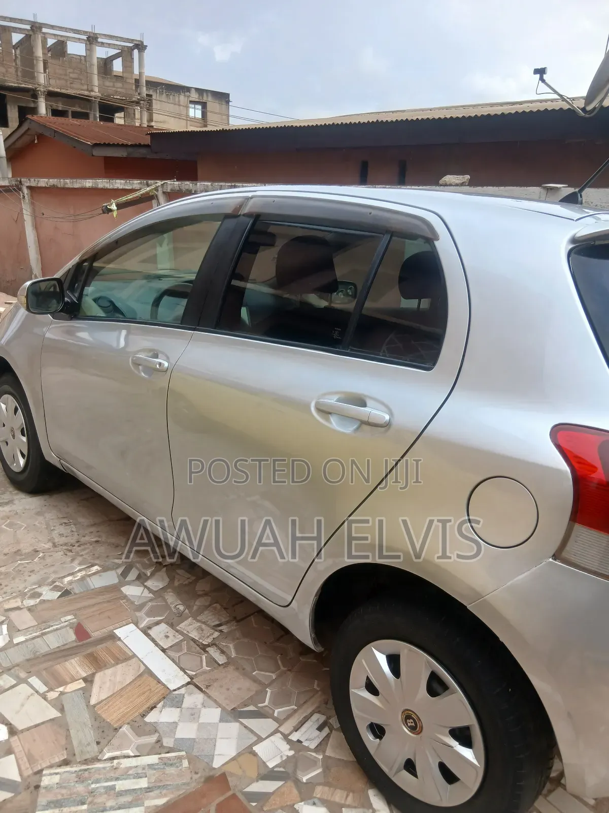 Toyota Vitz 2009 Silver