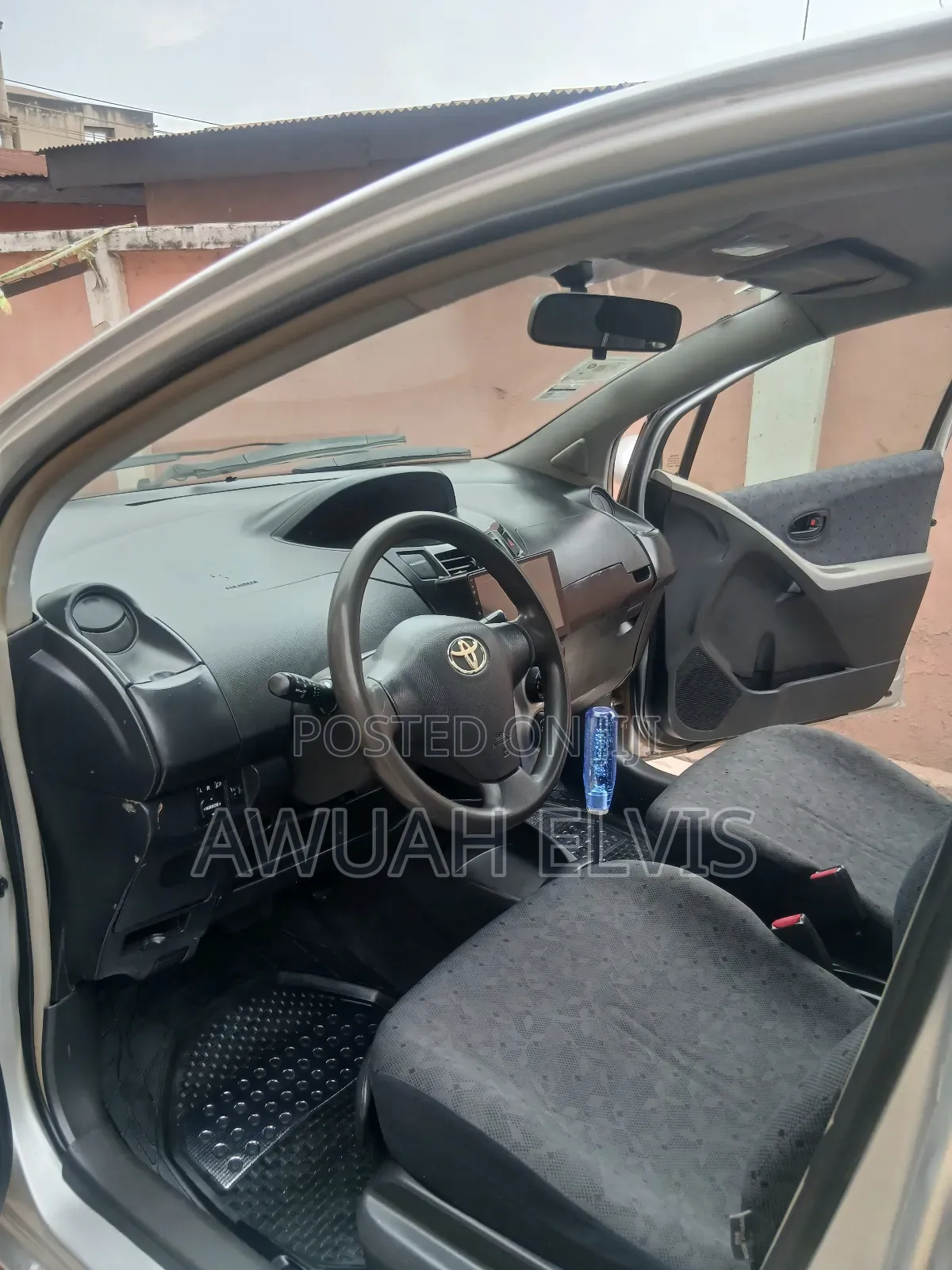 Toyota Vitz 2009 Silver