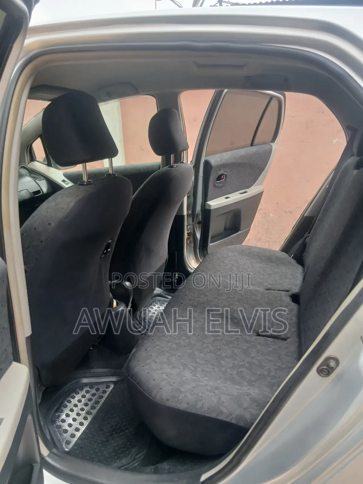 Toyota Vitz 2009 Silver