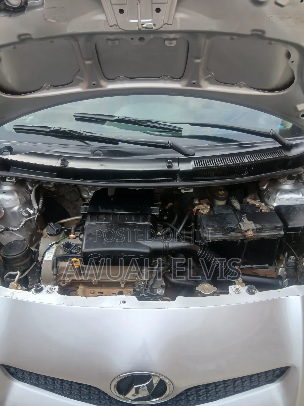 Toyota Vitz 2009 Silver