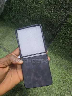 Samsung Galaxy Z Flip 7 Faded Black Case