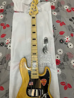 Fender Jazz (Active)