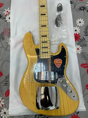 Fender Jazz (Active)