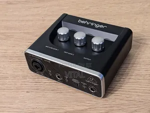 Behringer U-Phoria Um2