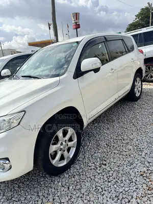 Toyota Vanguard 2013 White